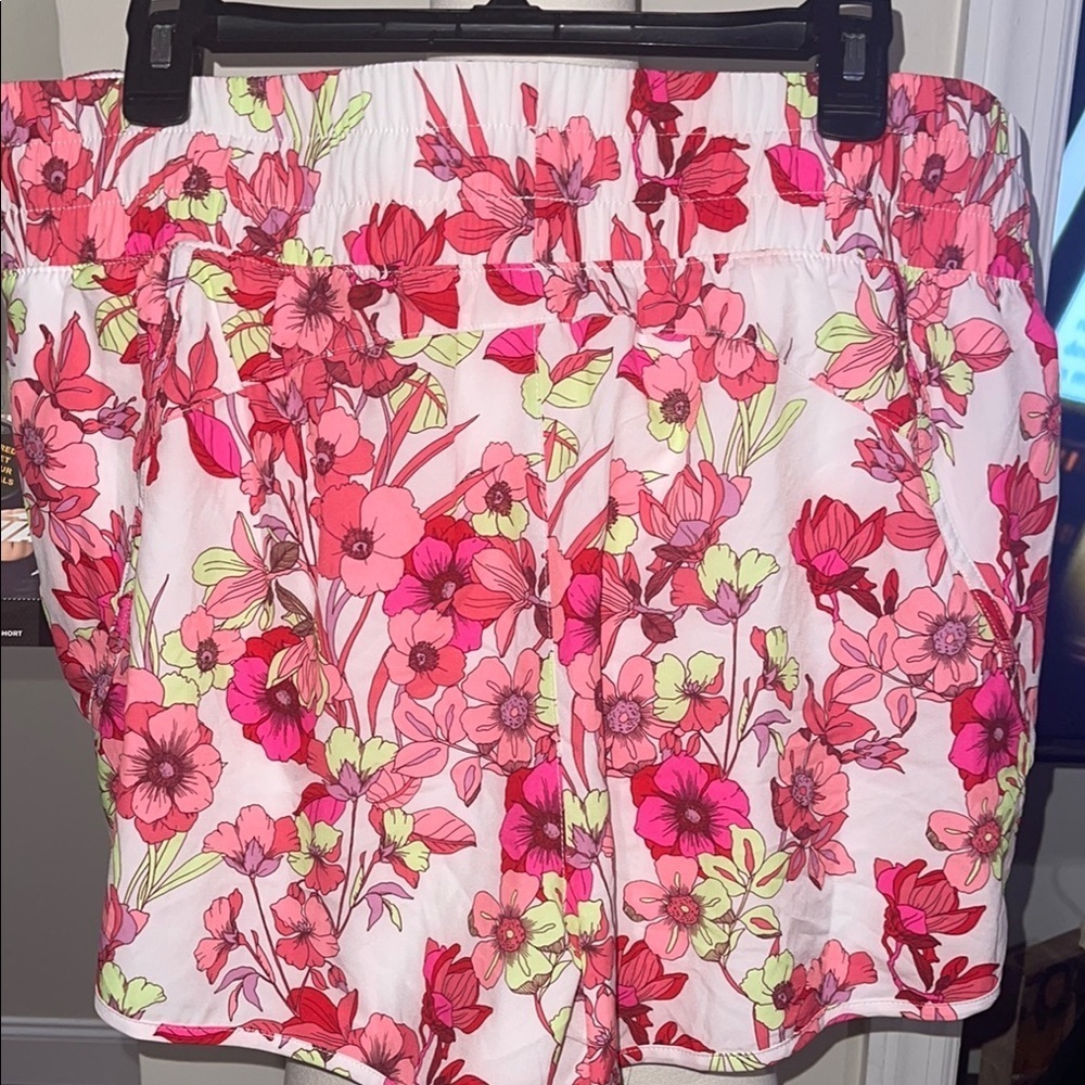 Floral Women's Shorts - Pink and Green - Picture 9 of 9